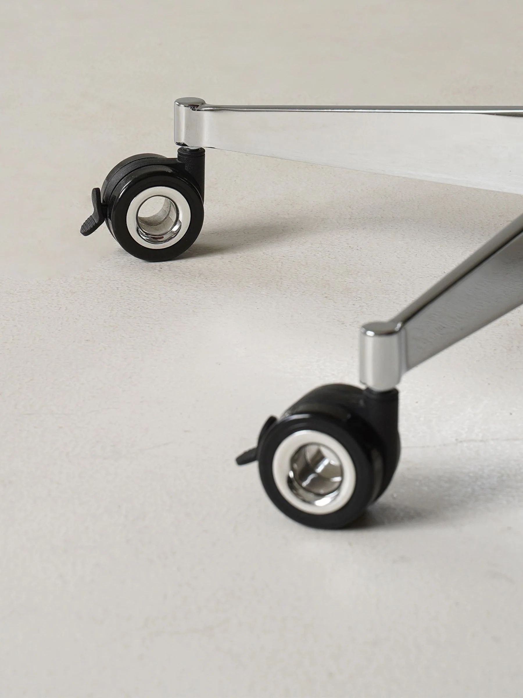 Height-Adjustable Bar Table - Image 11