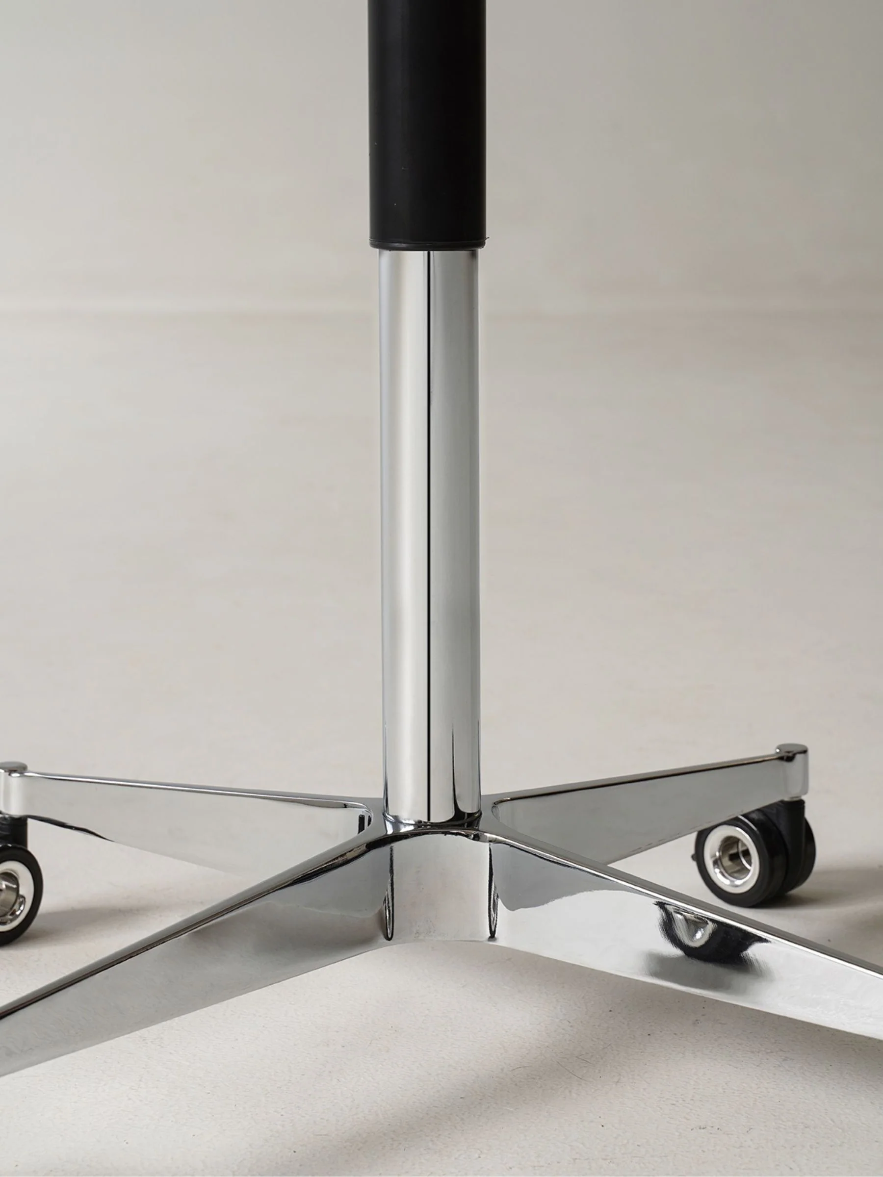 Height-Adjustable Bar Table - Image 12